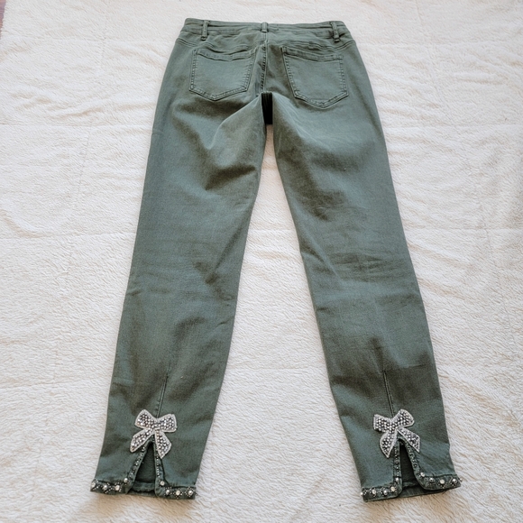 Frank Lyman Midrise Bow Back Skinny Leg Jeans - Picture 3 of 5